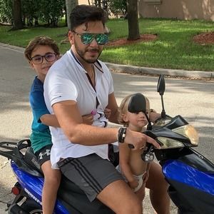 Meet your Posher, Ewerton